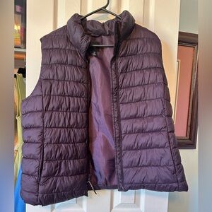 GAP Women's Puffer Vest - Dark Purple